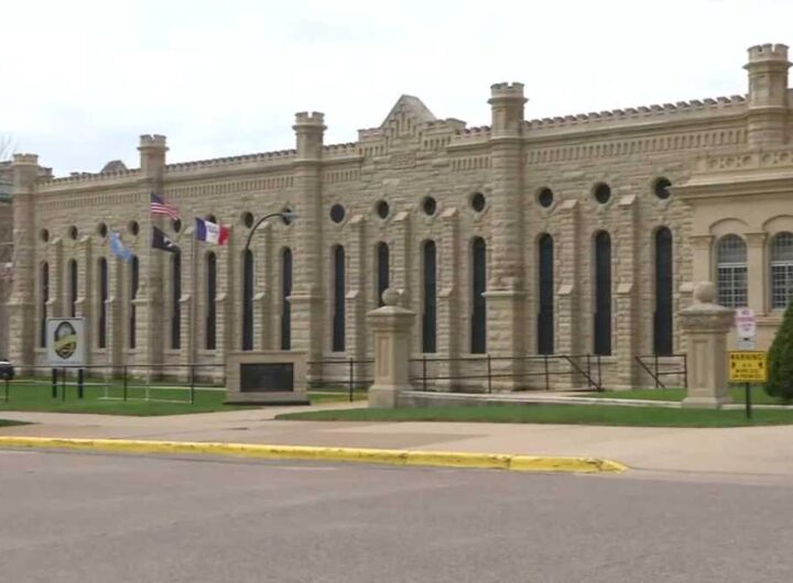 Anamosa penitentiary murder suspect to claim self-defense in bench trial