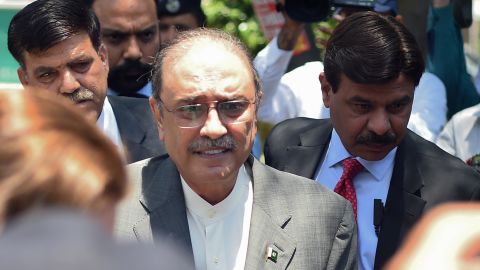 Former Pakistani President and the co-chairperson of Pakistan People's Party (PPP) Asif Ali Zardari (2L) arrives for his bail appeal at Islamabad High Court on June 10, 2019. - The Islamabad High Court has rejected an application seeking extension in the pre-arrest bails of PPP co-chairman Asif Ali Zardari and his sister Faryal Talpur in the fake accounts case. (Photo by FAROOQ NAEEM / AFP)        (Photo credit should read FAROOQ NAEEM/AFP/Getty Images)