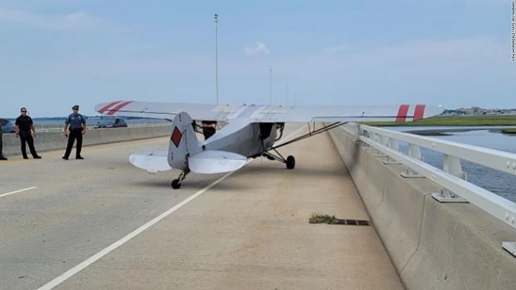 Teen pilot makes emergency landing on New Jersey bridge