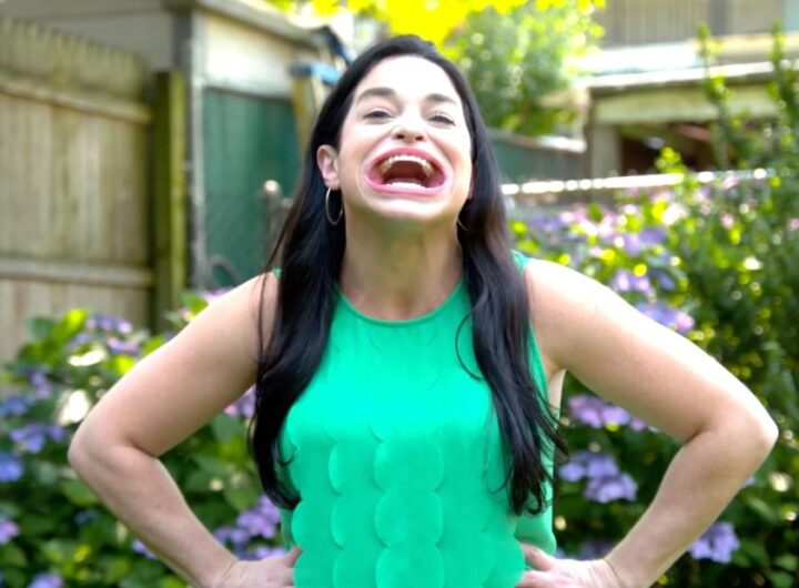 This woman has the largest mouth in the world, according to Guinness