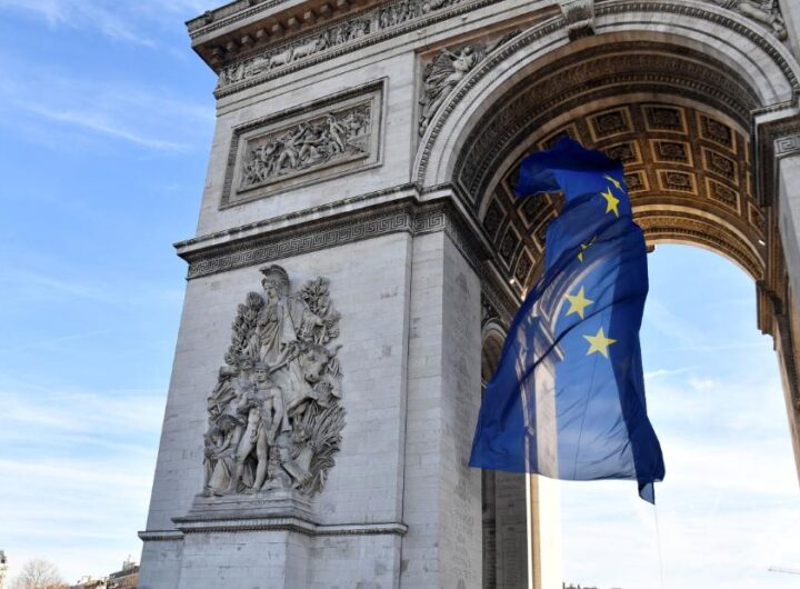 EU flag removed from Arc de Triomphe after causing stir